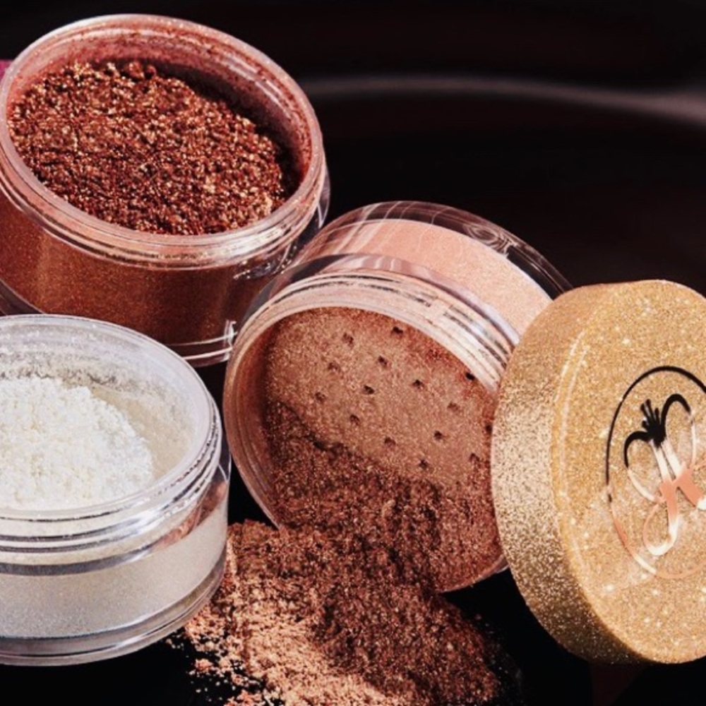 🥳🥳Host Pick🥳🥳🥳Anastasia Beverly Hills VEGAS
Loose Highlighter - Picture 3 of 16